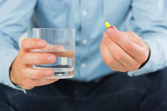 Einnahme von Tabletten gegen arterielle Hypertonie
